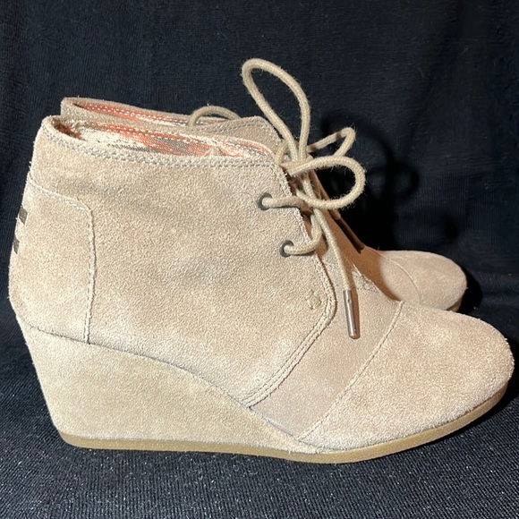 EUC TOMS WEDGE BOOTIES SZ 7.5 beige, tie up - Picture 3 of 8